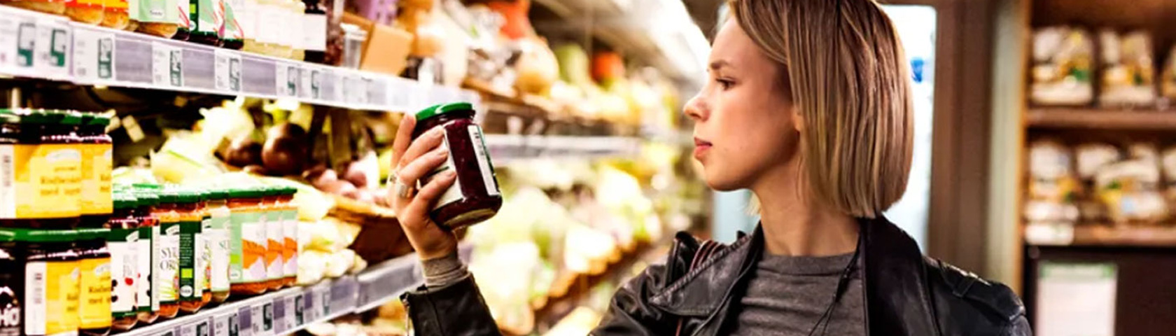 Dame i dagligvare butikk