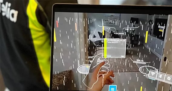 Bilde som viser personlig assistanse med AR hvor tekniker kan 